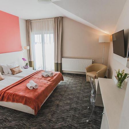 Caro Boutique Hotel Oradea Dış mekan fotoğraf